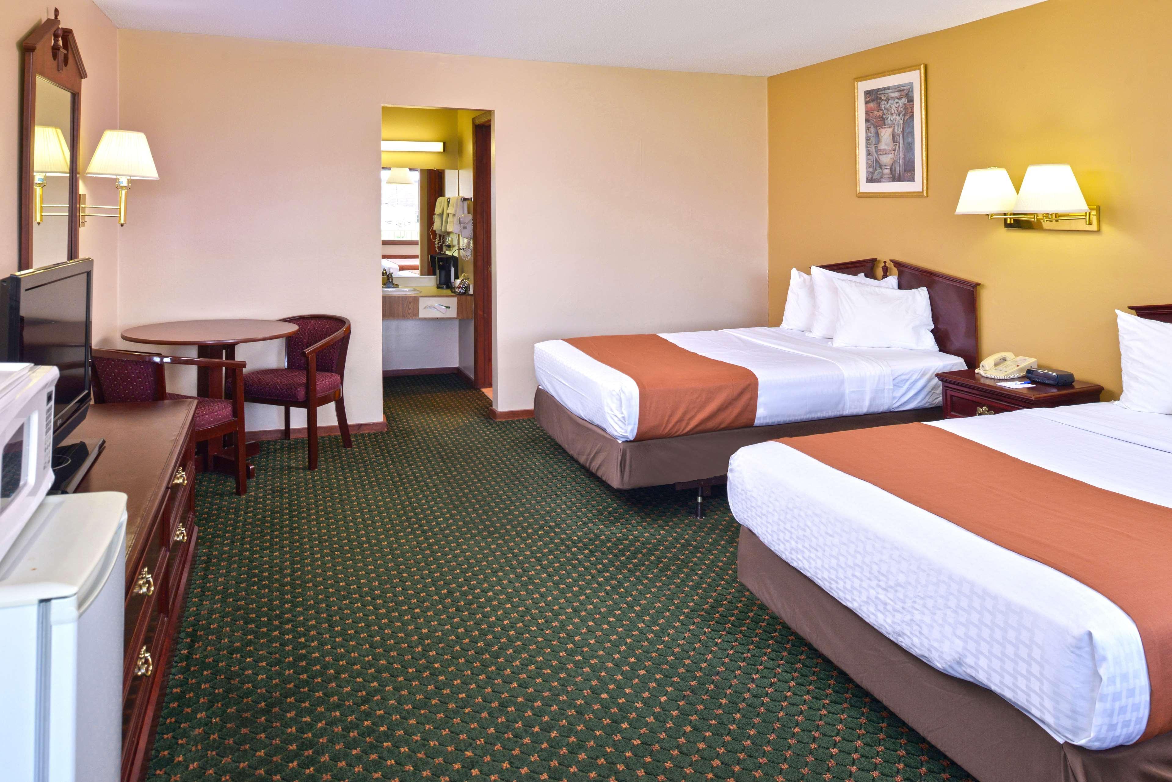 Americas Best Value Inn Платтсбург Экстерьер фото