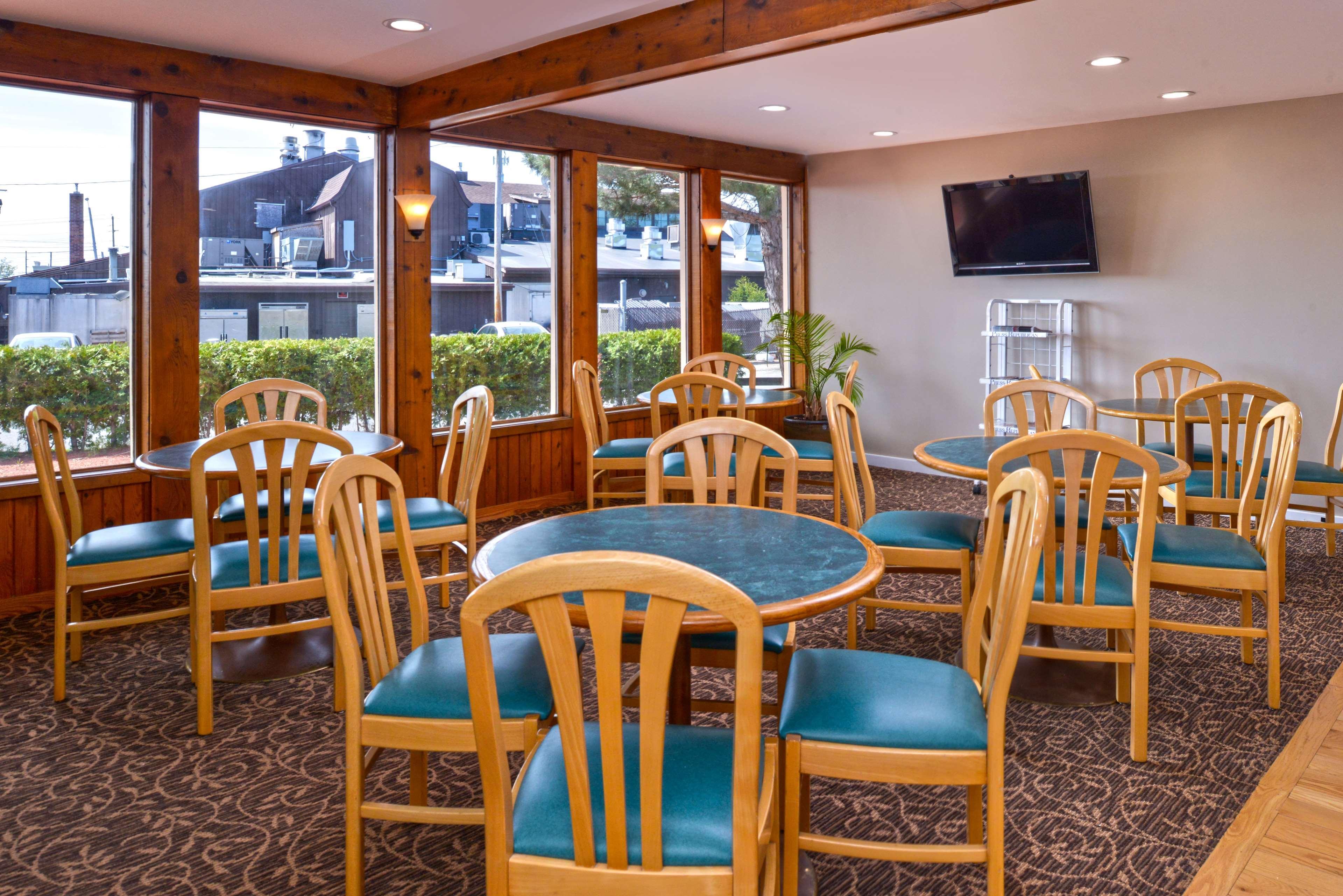 Americas Best Value Inn Платтсбург Экстерьер фото