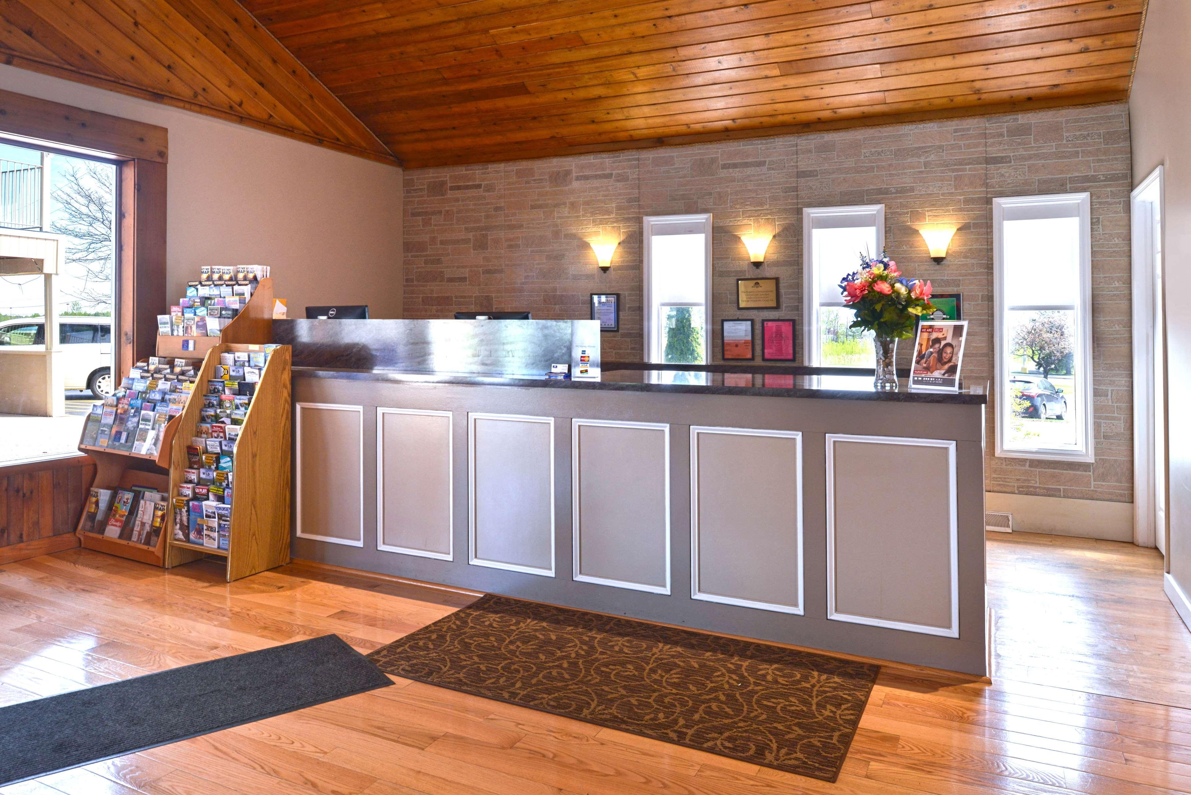 Americas Best Value Inn Платтсбург Экстерьер фото