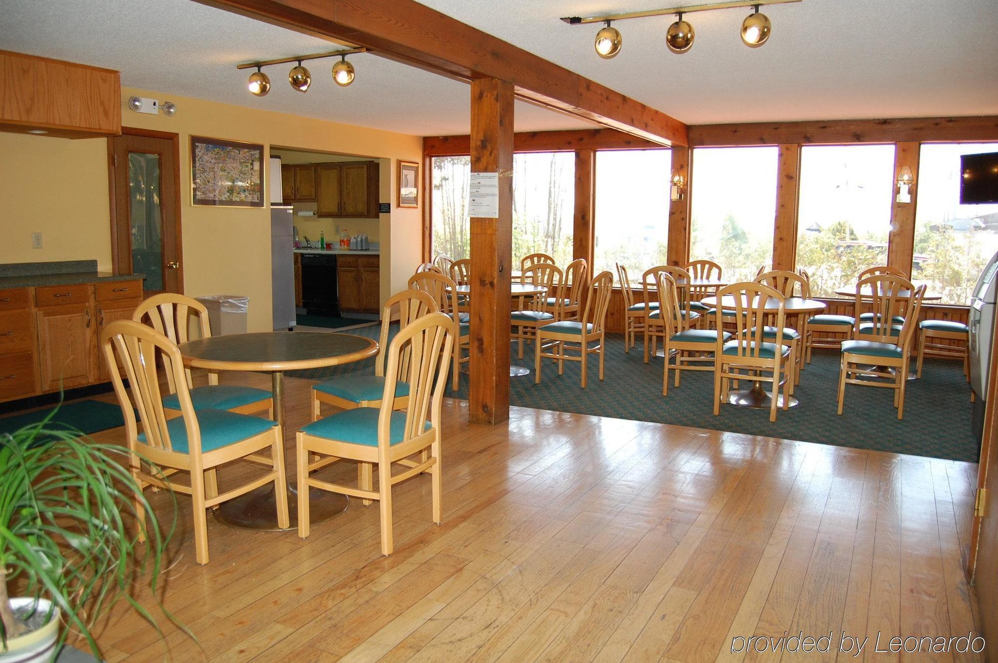 Americas Best Value Inn Платтсбург Ресторан фото
