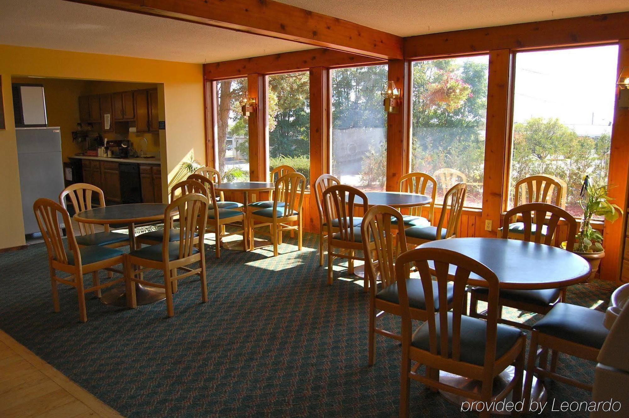 Americas Best Value Inn Платтсбург Ресторан фото