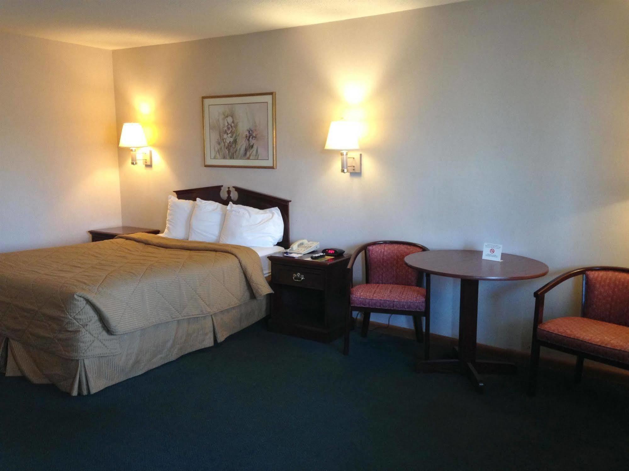Americas Best Value Inn Платтсбург Экстерьер фото