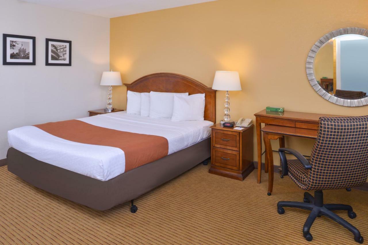 Americas Best Value Inn Платтсбург Экстерьер фото