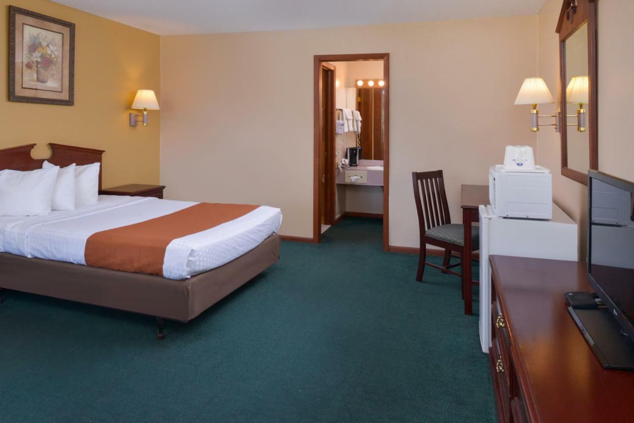 Americas Best Value Inn Платтсбург Экстерьер фото
